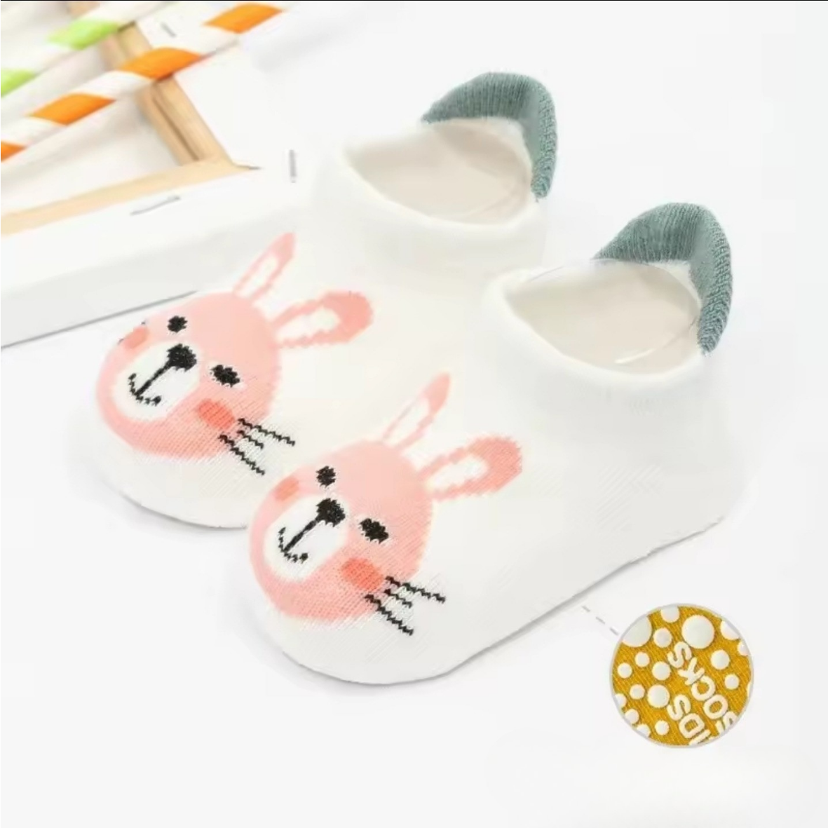 1 Unidad - Calcetín Antideslizante con Diseños de Animalitos (6M a 5A)