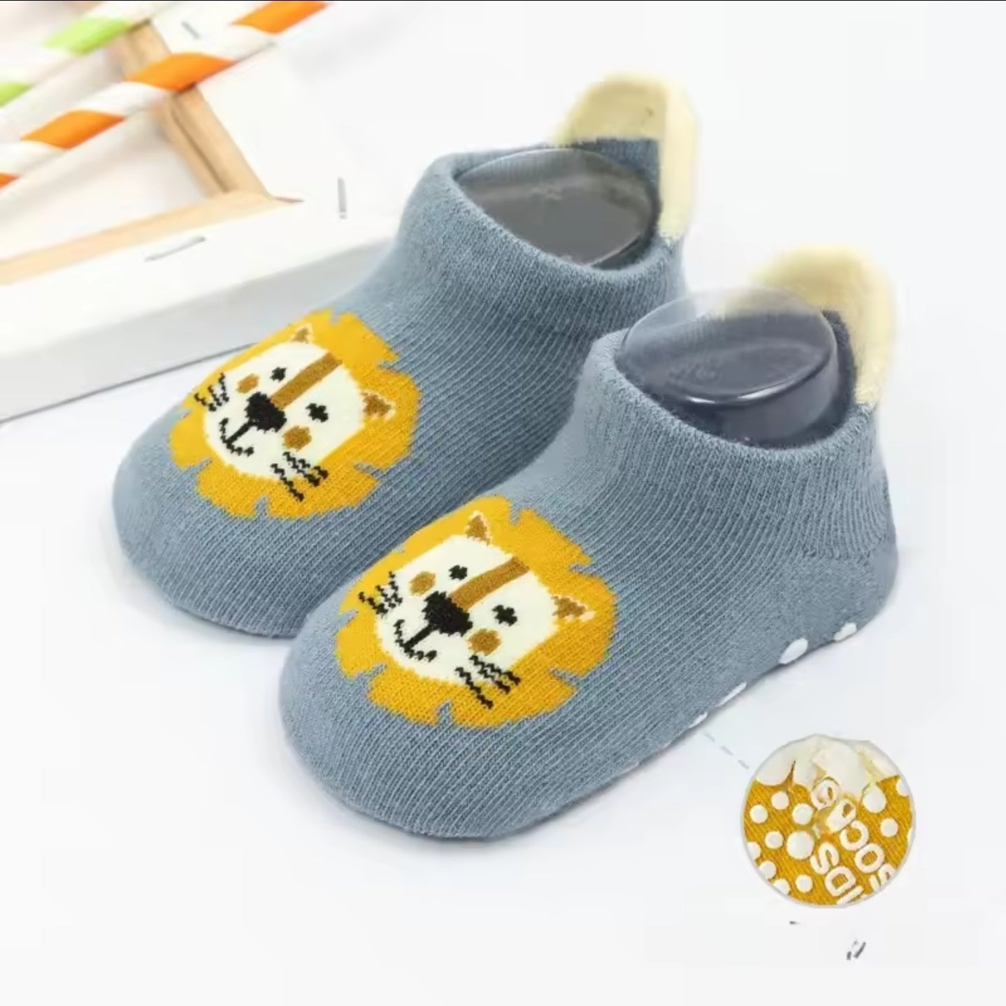 1 Unidad - Calcetín Antideslizante con Diseños de Animalitos (6M a 5A)